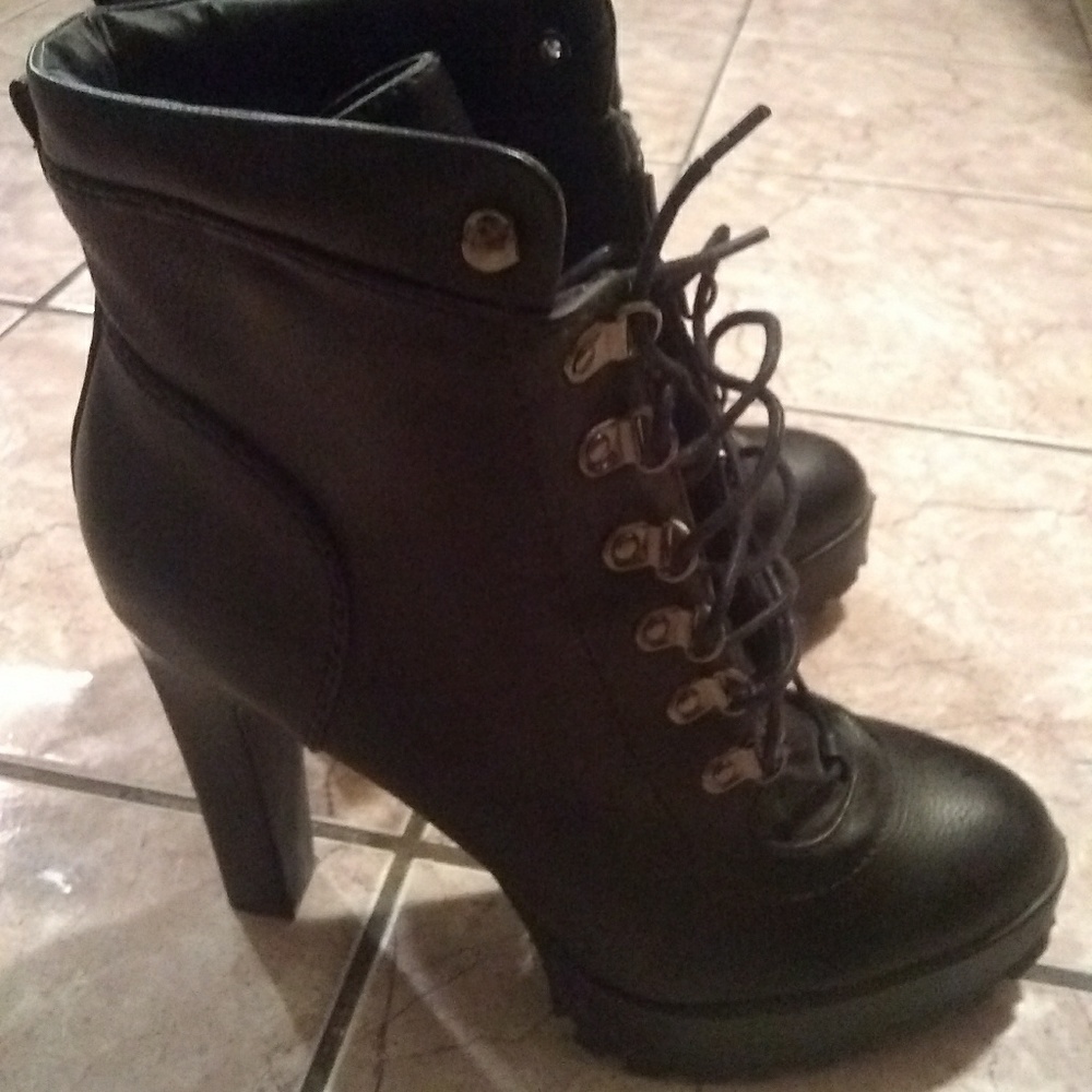 Boots - Picture 3 of 3